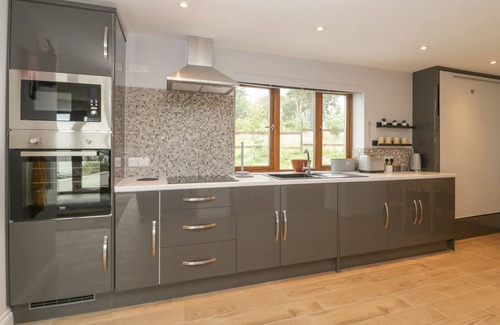 Axminster Cottage | Bumble Bee Retreat