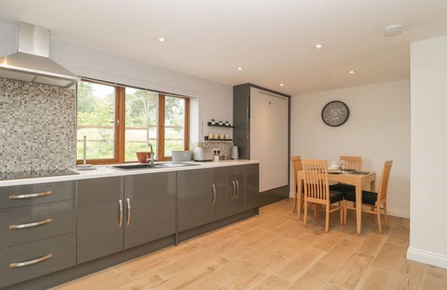 Axminster Cottage | Bumble Bee Retreat