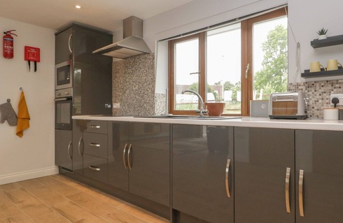 Axminster Cottage | Bumble Bee Retreat
