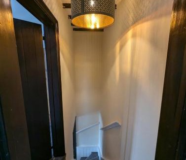 Sheffield House | Bumblebee Cottage 3-Bed Family Stay near Sheffield with Garden & Free Parking