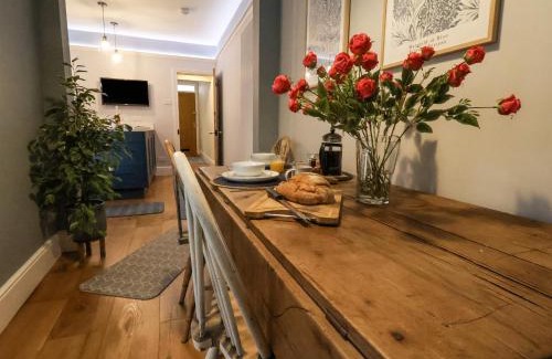 Beverley House | Bumblebee Cottage