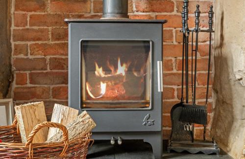 Crich House | Bumblebee cottage in Crich, Peak District, Cosy retreat for two