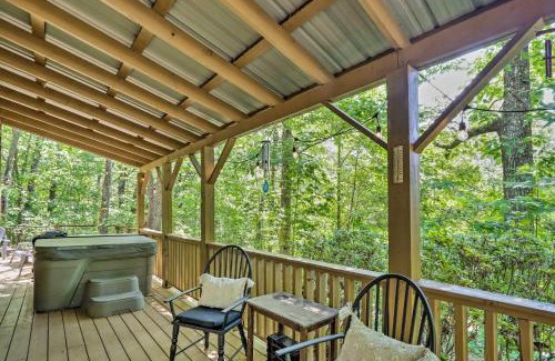 Murphy House | Bumblebee Cottage Murphy Retreat with Hot Tub