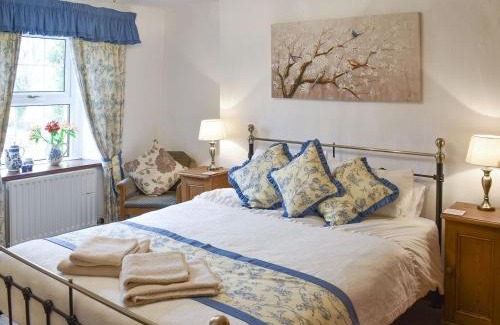 Yanwath House | Bumblebee Nook