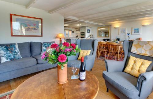Mousehole House | Bumbles