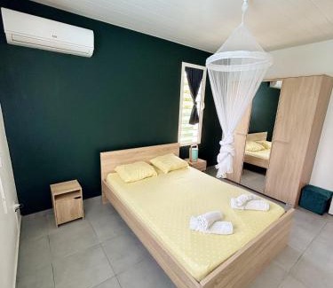 Trois-Rivieres House | Bung'hello Village, Piscine et Parking gratuit