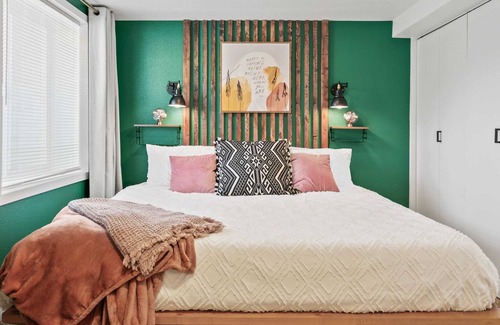 West Central House | Bungalow 29 / Chic / Mins To Dwntwn / Pet Friendly