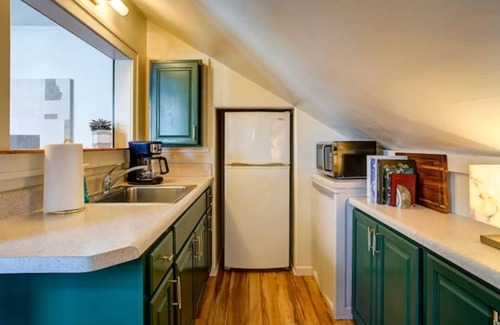 Johnson City Apartment | Bungalow apartment in Tree Streets, close to everything