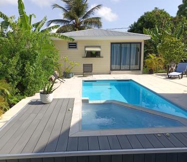 Sainte-Anne Apartment | Bungalow au Coeur du Vert RO 4