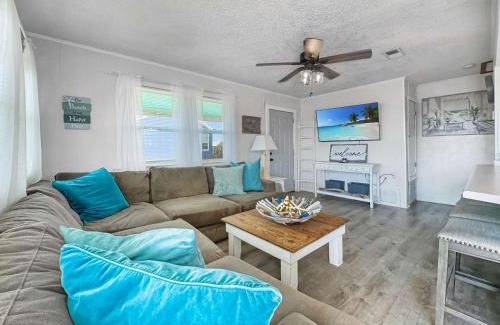 Fort Morgan Pines House | Bungalow by the Bay with FREE ACTIVITIES