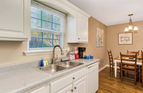 Chattanooga Cabin | Bungalow Charmer with private Hot Tub!