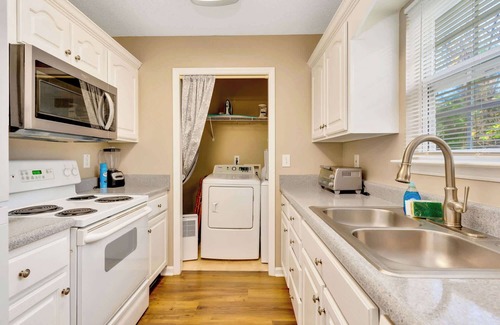 Chattanooga Cabin | Bungalow Charmer with private Hot Tub!