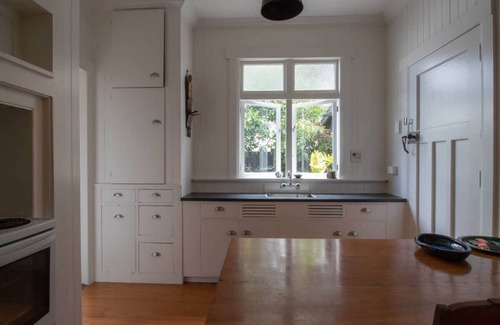 New Plymouth House | Bungalow Eight - 1930s charm near Pukekura Park