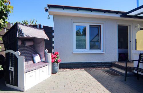 Neubukow House | Bungalow in Neubukow mit Terrasse und Garten, cleaning included