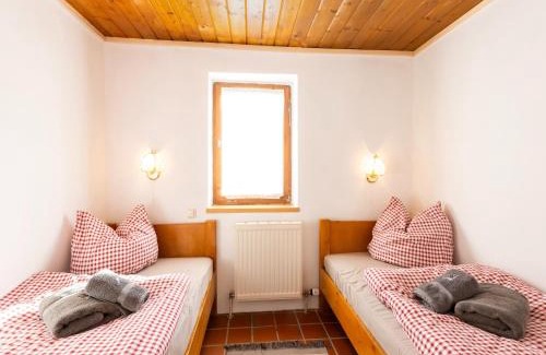 Kirchdorf in Tirol House | Bungalow in St Johann near Ski Slopes, cleaning included