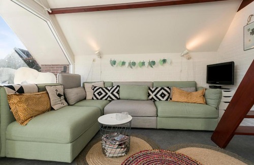Ouddorp House | Bungalow Jonkerstee 81 - Ouddorp near the beach with big garden - not for companies