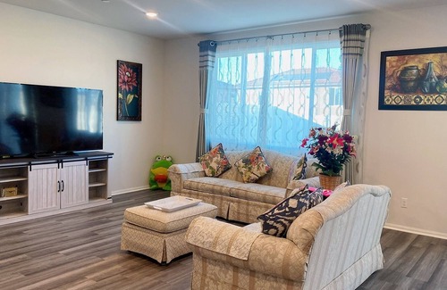Riverside House | Bungalow Large Bedroom Suite With Separte Bathroom + Office Area In RIVERSIDE