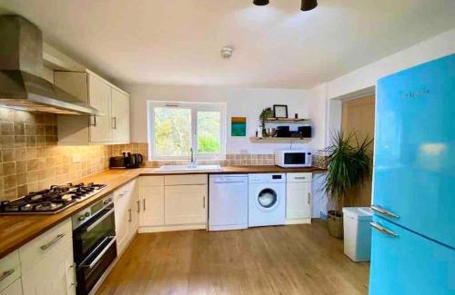 Aberdovey House | Bungalow, mountain and sea views parking