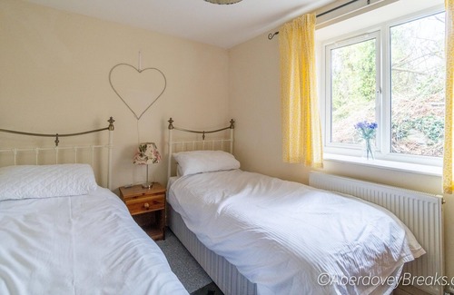 Aberdovey House | Bungalow No 62, 2 Bedrooms, sleeps up to 5 persons, Pets Welcome, Estuary Views.