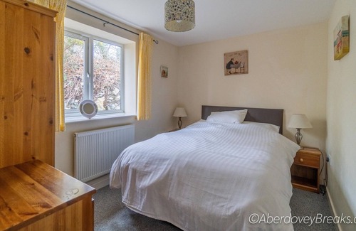 Aberdovey House | Bungalow No 62, 2 Bedrooms, sleeps up to 5 persons, Pets Welcome, Estuary Views.