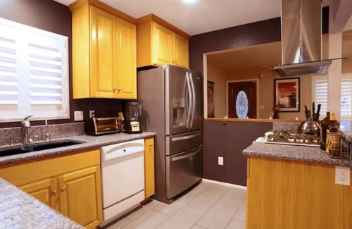 North Long Beach House | Bungalow Offering the Best of LA & OC