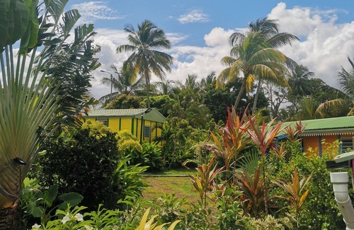 Goyave House | Bungalow-Romantic-Private Bathroom-Garden view-Une étoile