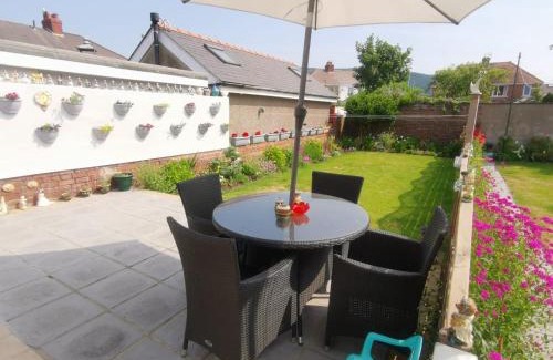 Port Talbot House | Bungalow Step Free Access - Close To The Beach