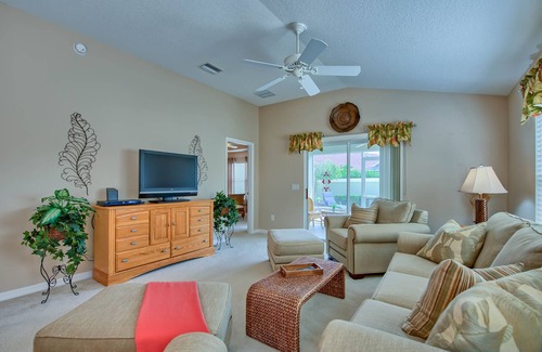 Lake Sumter Landing Cabin | Bungalow Walking proximity to Lake Sumter Landing