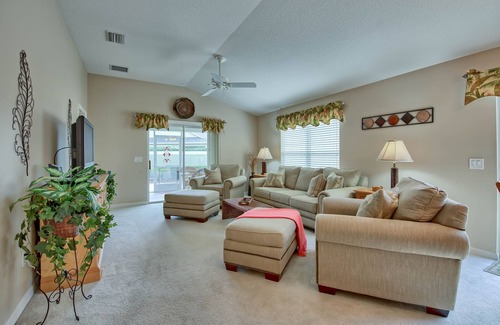 Lake Sumter Landing Cabin | Bungalow Walking proximity to Lake Sumter Landing