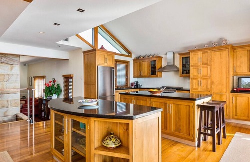 Mona Vale House | Bungan Bliss - Point Blank Ocean Panorama