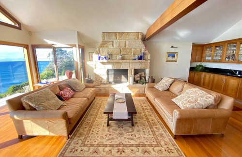 Mona Vale House | Bungan Bliss - Point Blank Ocean Panorama