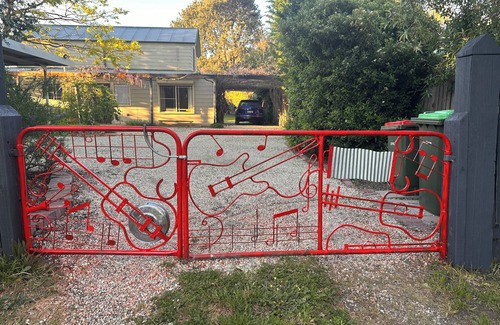 Bungendore House | Bungendore Bungalow. The hidden gem in the middle of town.