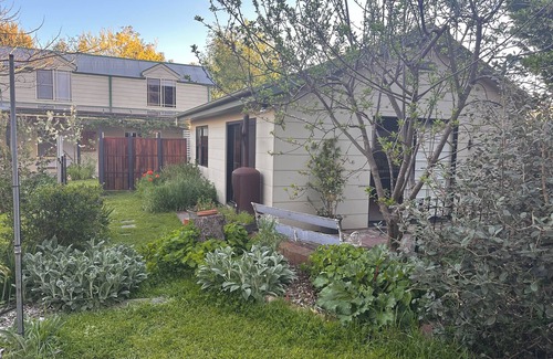 Bungendore House | Bungendore Bungalow. The hidden gem in the middle of town.