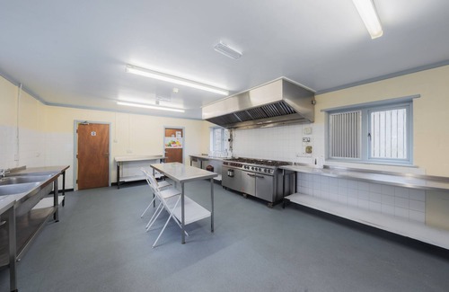 Glandyfi House | Bunkhouse/20Bedroom/Sleeps85/4Acre/Gamesroom/Wifi