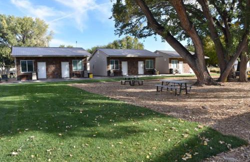 La Verkin House | Bunkhouse 5A Under Cottonwood Trees