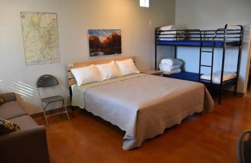 La Verkin House | Bunkhouse 8B In Natural Setting