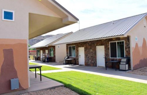 La Verkin House | Bunkhouse 8B In Natural Setting