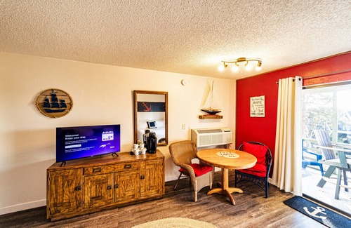 Osage Beach Apartment | Buoyant Place Hang Out 2 Private Studio Homes!
