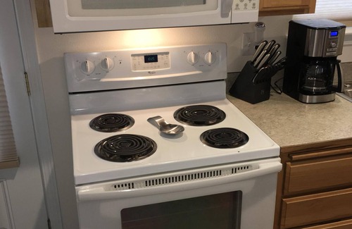 Elkton House | Burke's River View Vacation Rental Home