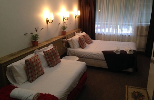 Yarrawonga Hotel | Burkes Hotel Motel