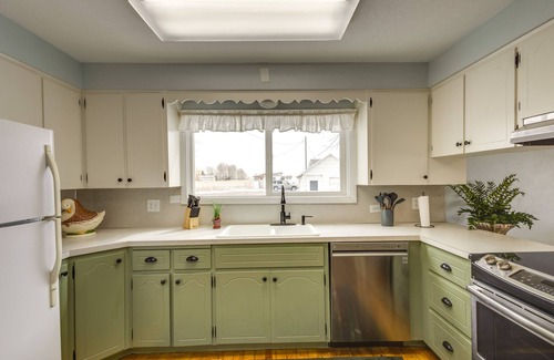 Burley House | Burley Home w/Playground - 1 Mi to Golf Course!