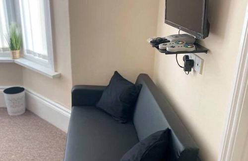 Sandown Hotel | Burlington Hotel