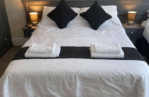 Sandown Hotel | Burlington Hotel
