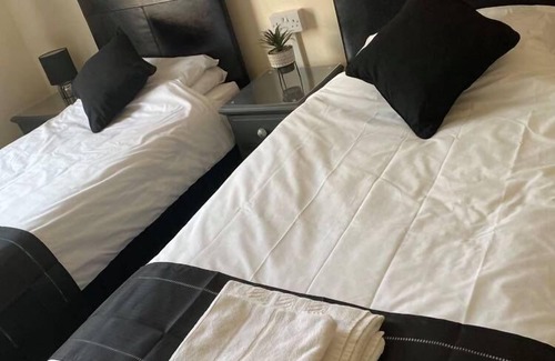 Sandown Hotel | Burlington Hotel