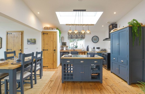 Swimbridge Cottage | BURLODGE, luxury holiday cottage, with hot tub in Barnstaple