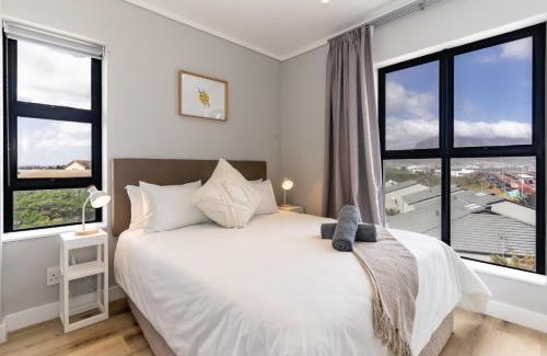 Milnerton Apartment | Burmeister 401 - 2 Bedroom Apartment across from Ocean - Onsite Parking