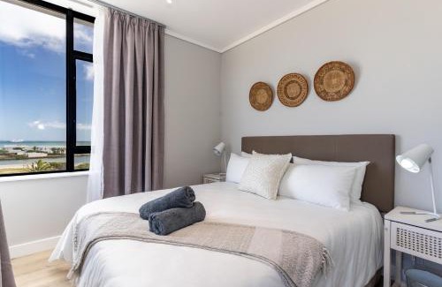 Milnerton Apartment | Burmeister 401 - 2 Bedroom Apartment across from Ocean - Onsite Parking