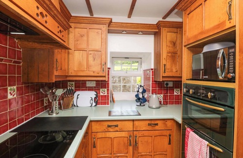 Lindale Cottage | BURNBANK COTTAGE, character holiday cottage in Grange-Over-Sands