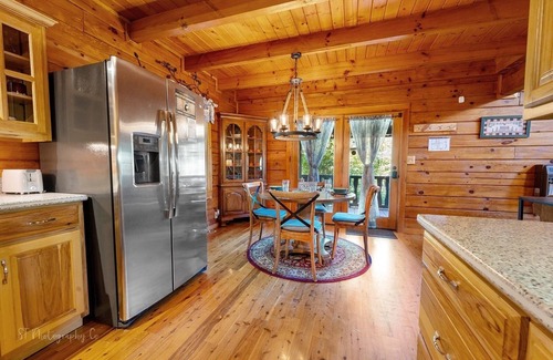 Wears Valley Cabin | Burning Tree 3 Bedroom Cabin by RedAwning