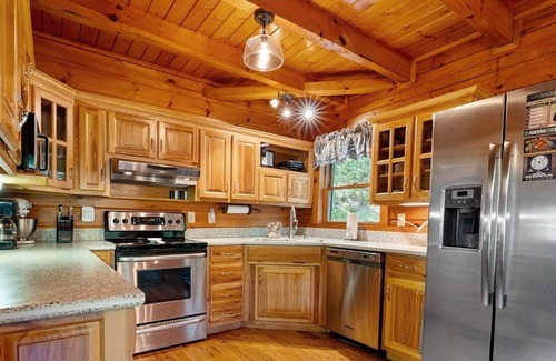Wears Valley Cabin | Burning Tree 3 Bedroom Cabin by RedAwning